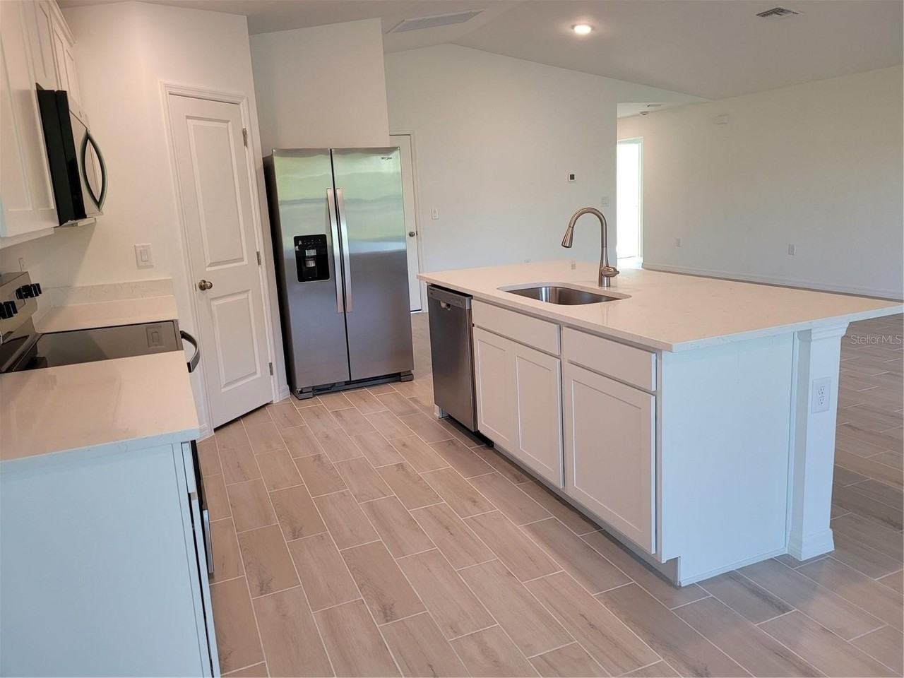 6305 Shaw St - Photo 5 of 23