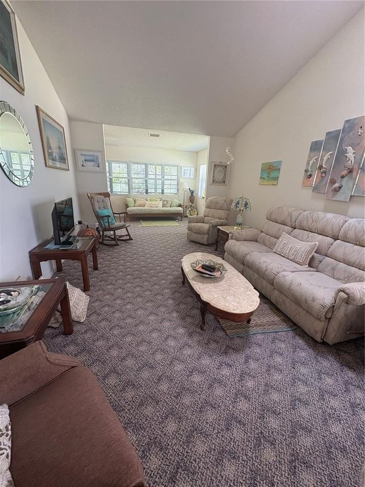 22 Bristol Dr - Photo 3 of 27