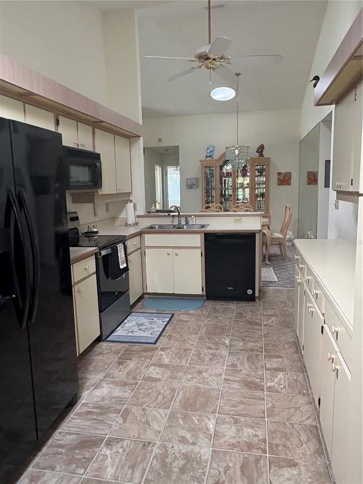 22 Bristol Dr - Photo 4 of 27