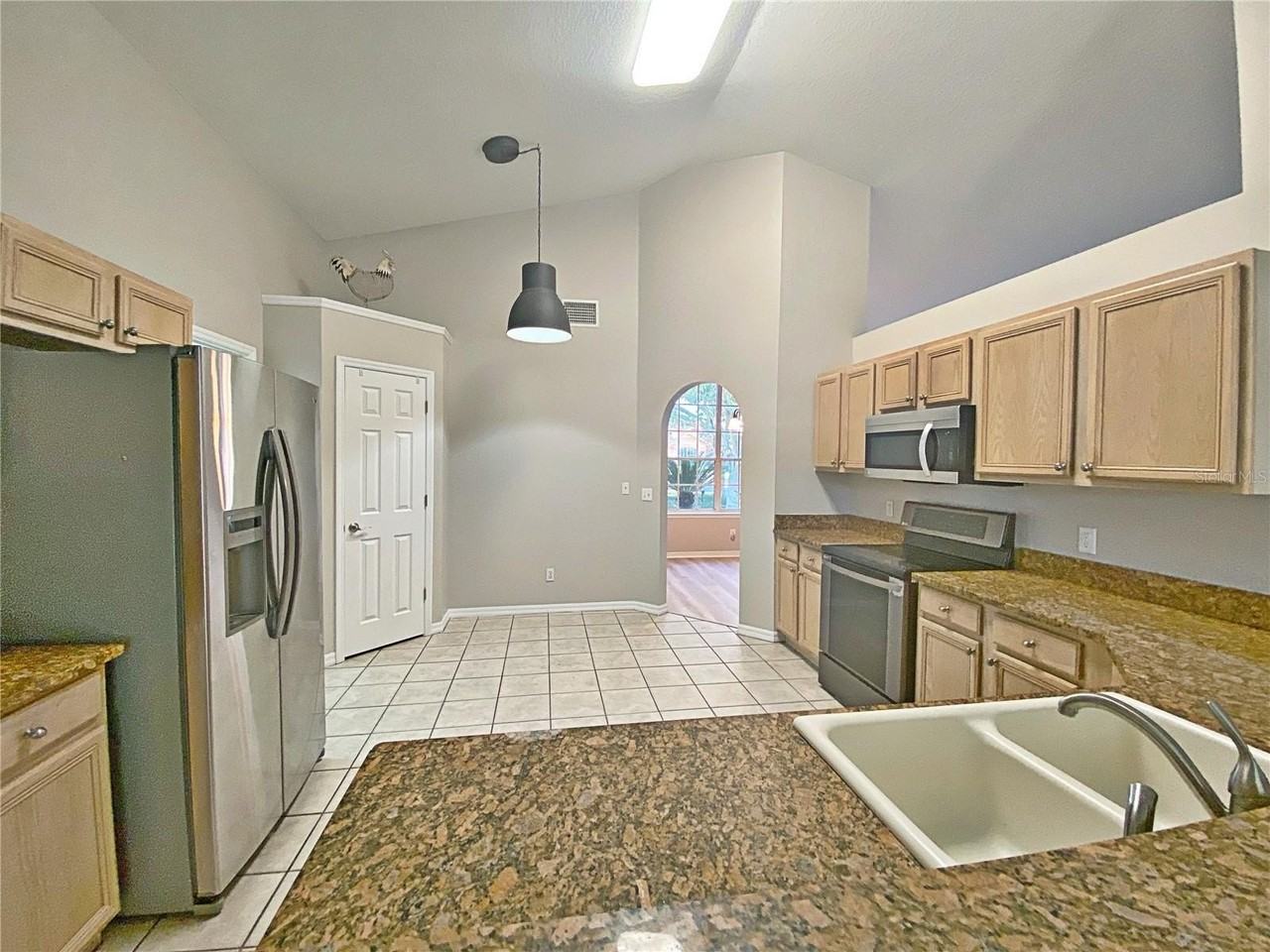 16834 Rockwell Heights Ln - Photo 3 of 21