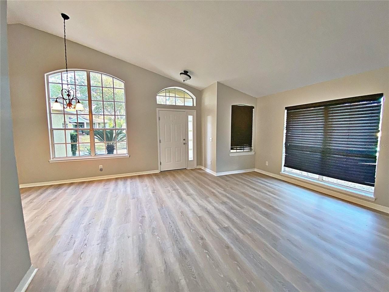 16834 Rockwell Heights Ln - Photo 4 of 21