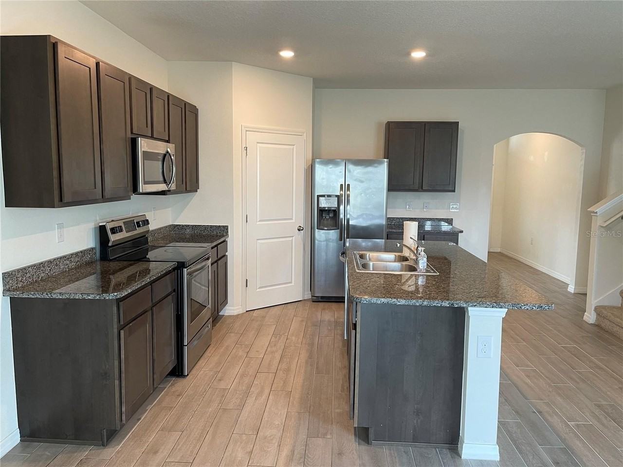 6065 Sw 84th St - Photo 7 of 35
