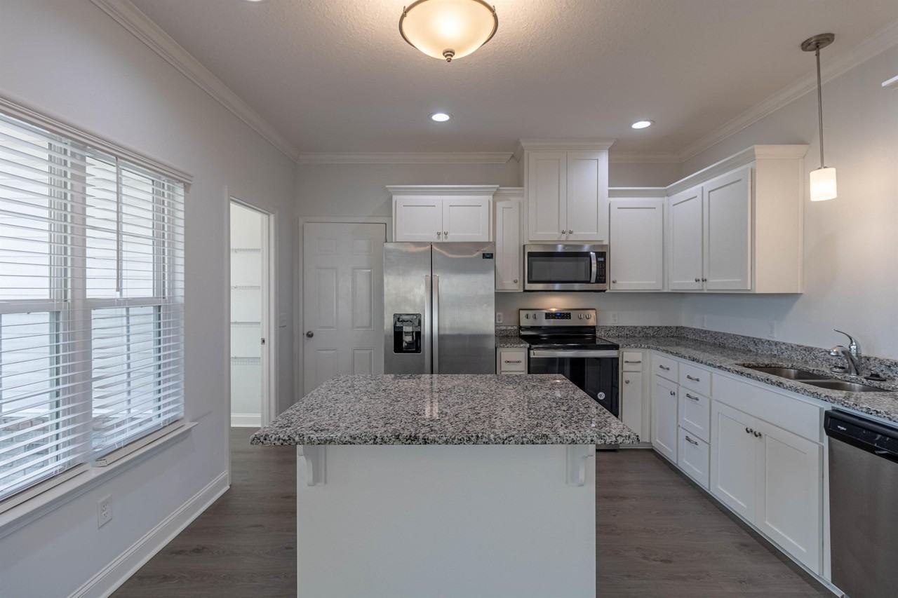 260 Rutledge Dr #1 - Photo 6 of 24