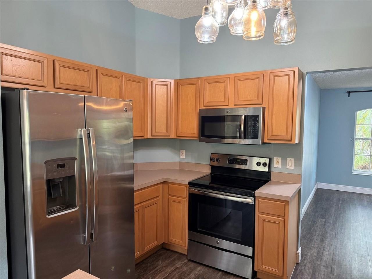 1010 Stationside Dr - Photo 3 of 12
