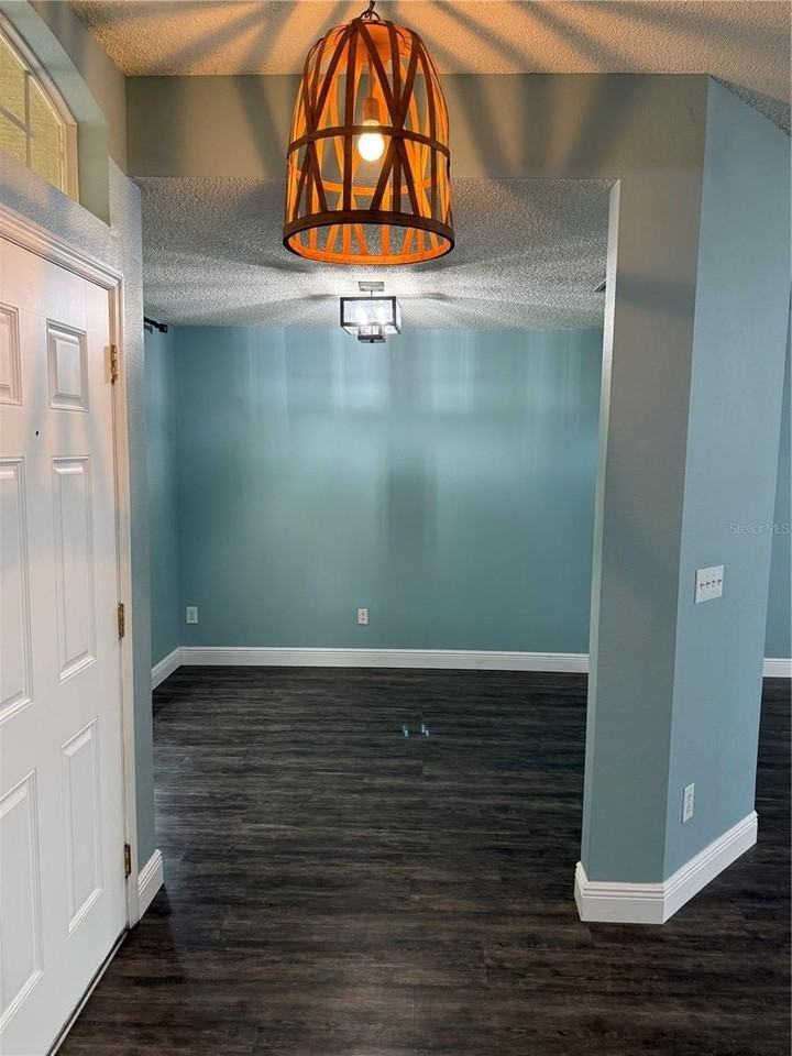 1010 Stationside Dr - Photo 5 of 12
