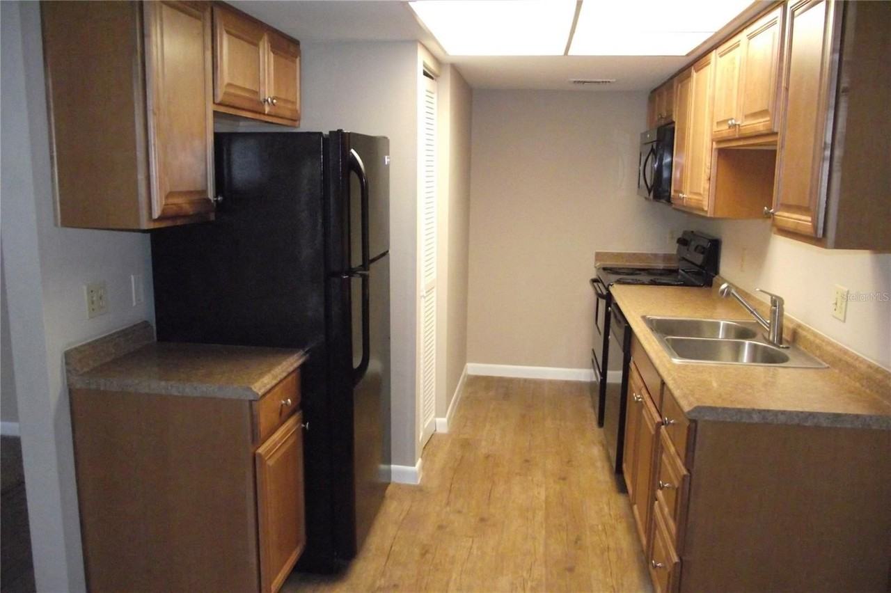 5293 Vineland Rd #C104 - Photo 4 of 16
