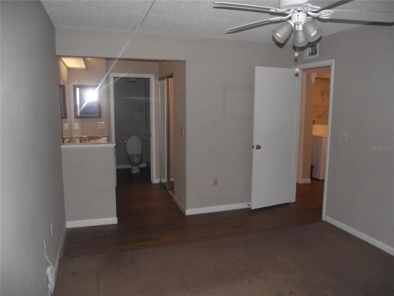 5293 Vineland Rd #C104 - Photo 7 of 16