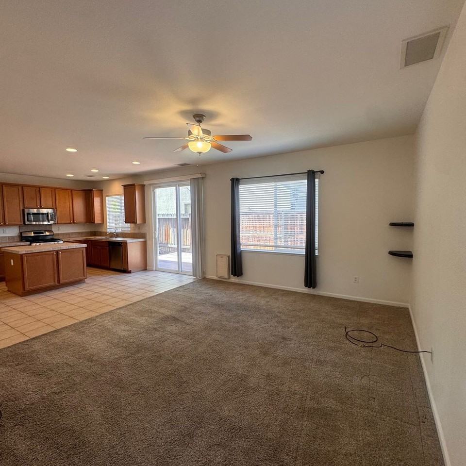 2066 Waterhouse Rd - Photo 4 of 11
