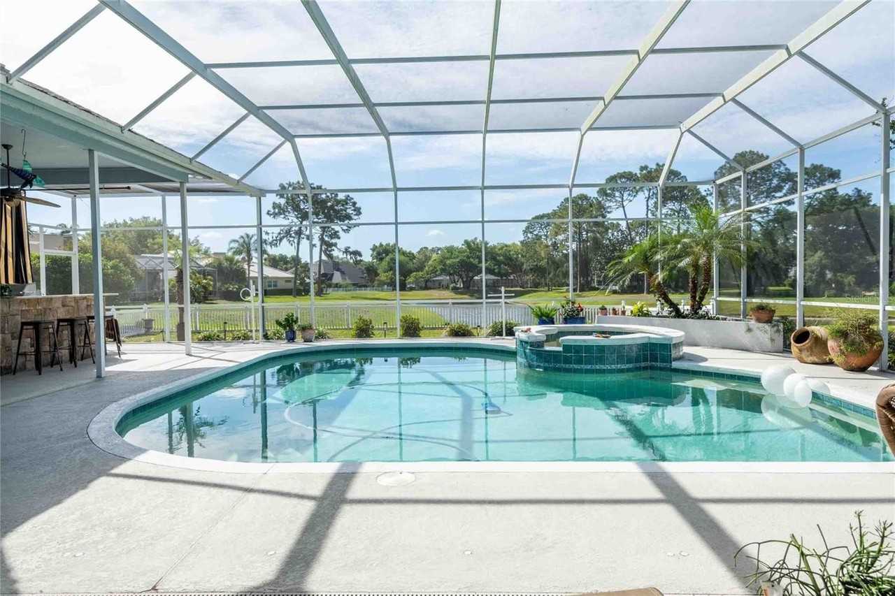 6605 Stonington Dr N - Photo 4 of 50