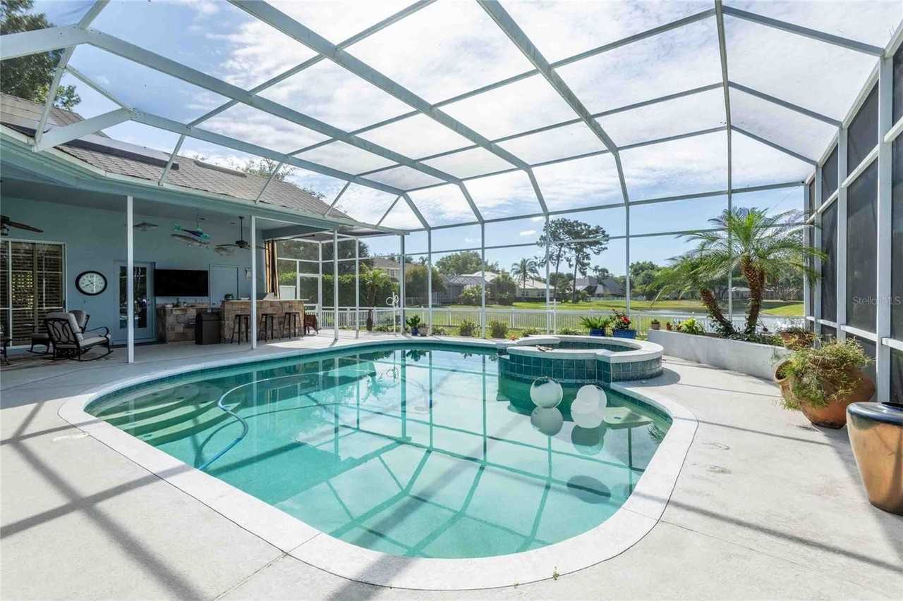 6605 Stonington Dr N - Photo 5 of 50