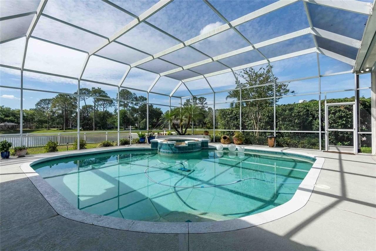 6605 Stonington Dr N - Photo 6 of 50