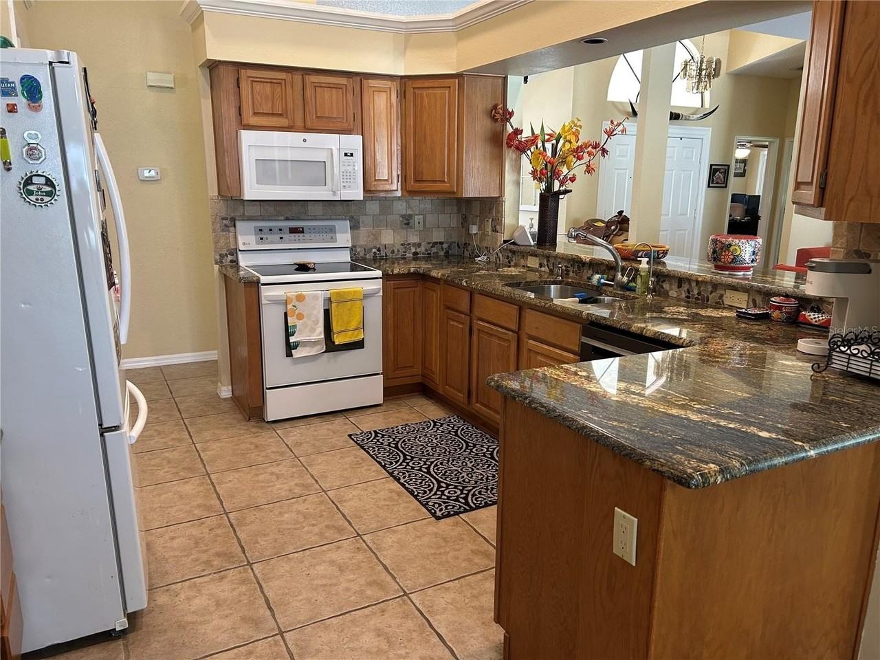 9405 94th St - Photo 4 of 31