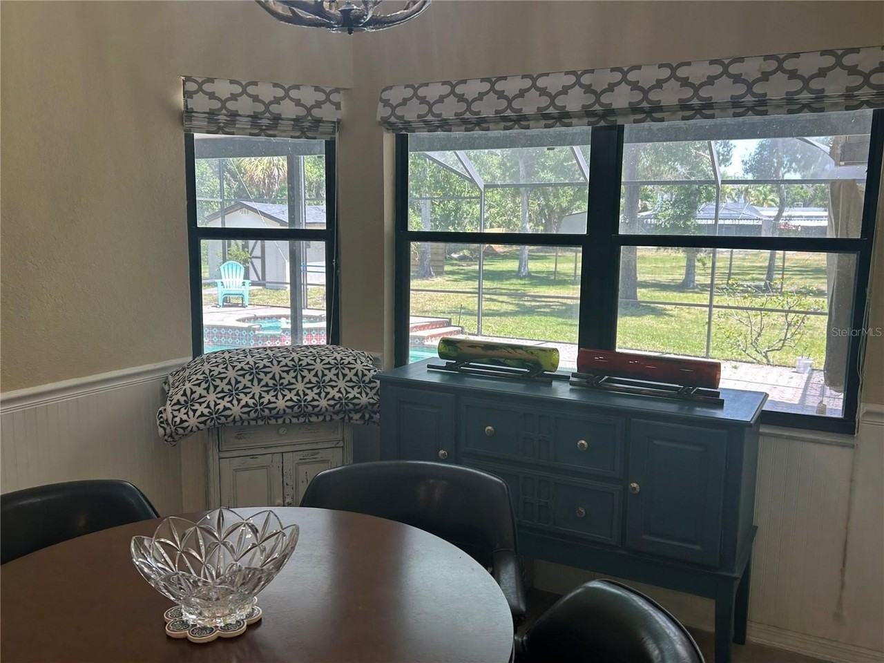 9405 94th St - Photo 5 of 31