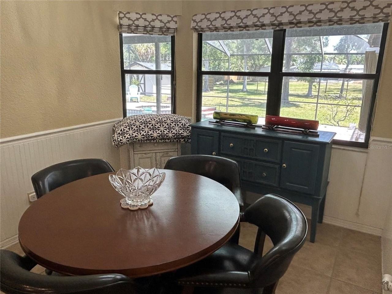 9405 94th St - Photo 6 of 31