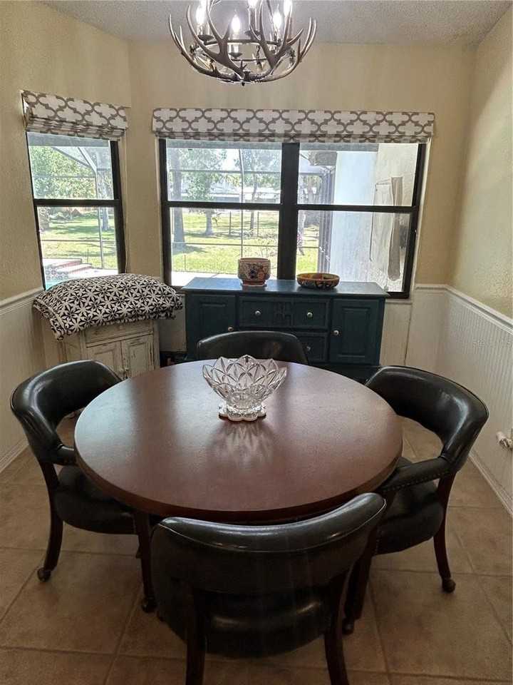 9405 94th St - Photo 7 of 31