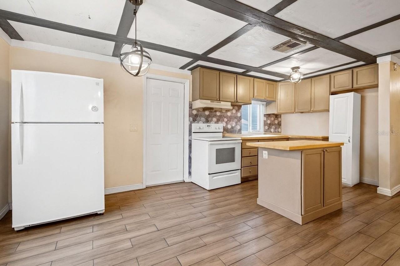 2526 26th St S - Photo 2 of 15