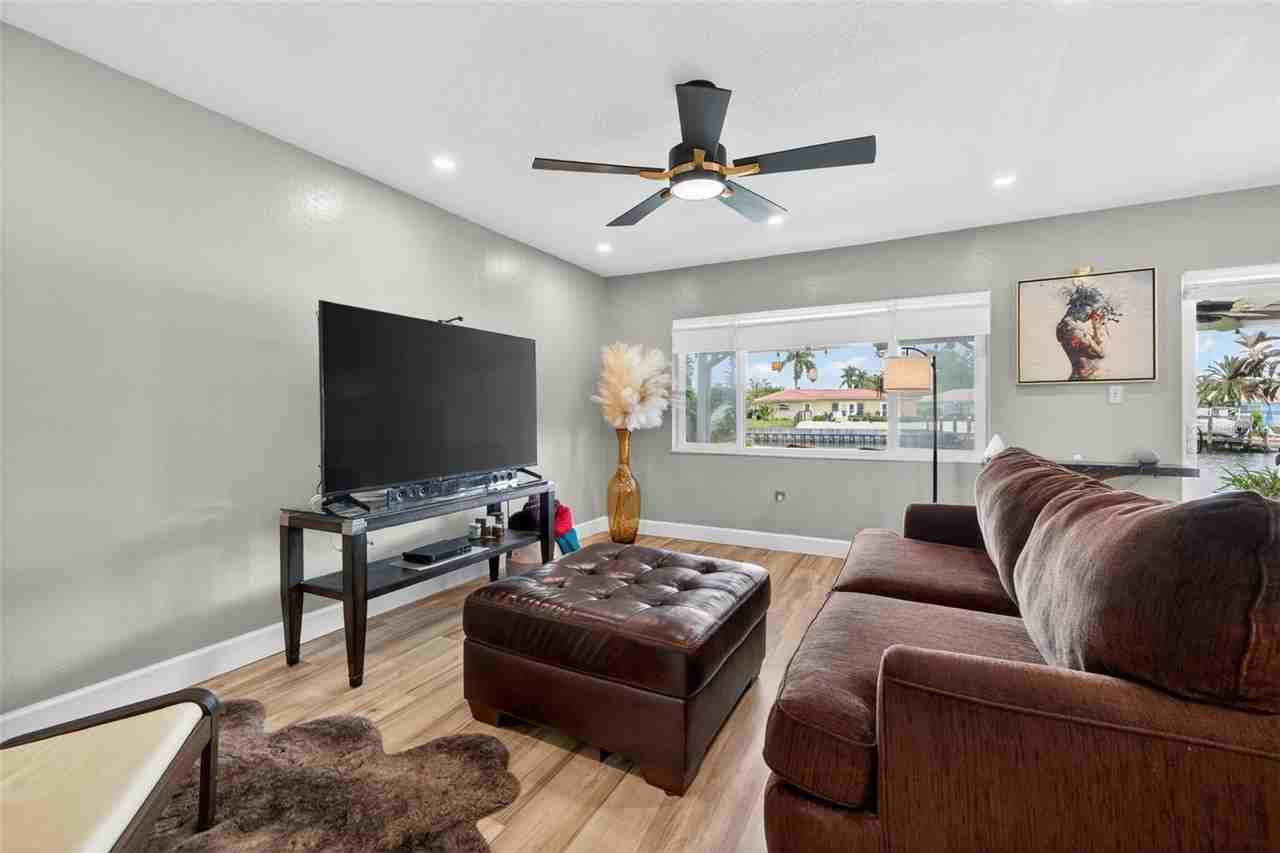 6537 Cape Hatteras Way Ne #1 - Photo 7 of 36