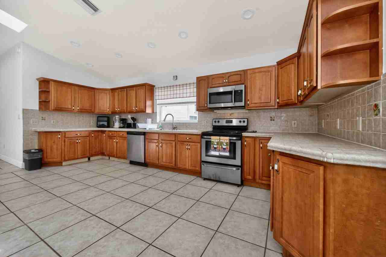 Sw 43rd Terrace Rd - Photo 3 of 40