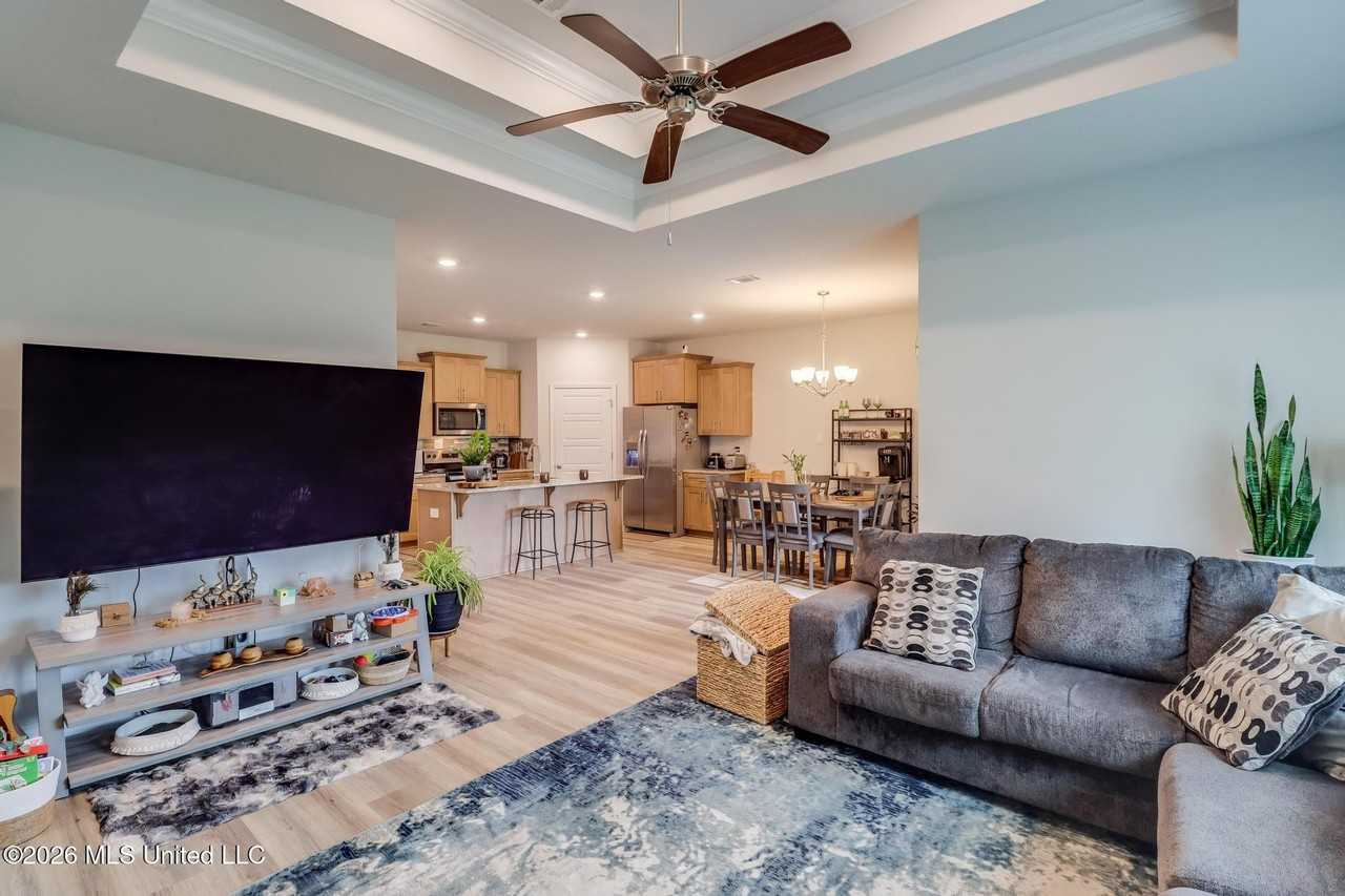 17813 Kelso Dr - Photo 4 of 24