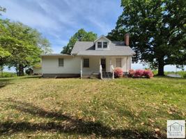 featured image of 82 Maple Leaf Rd
