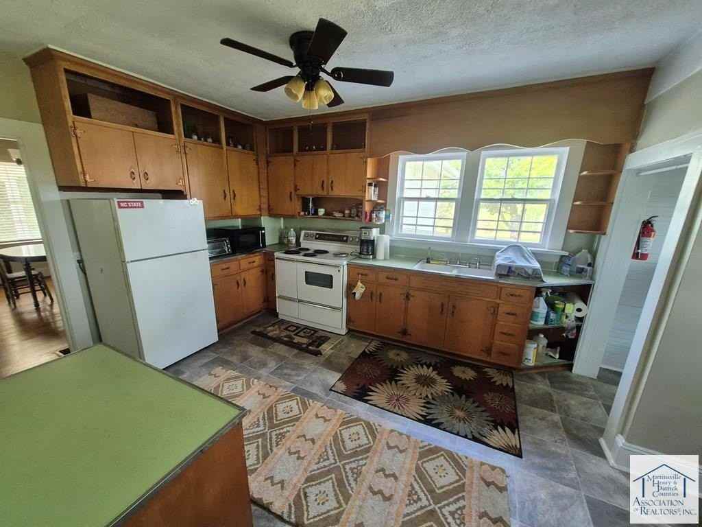 82 Maple Leaf Rd - Photo 2 of 9