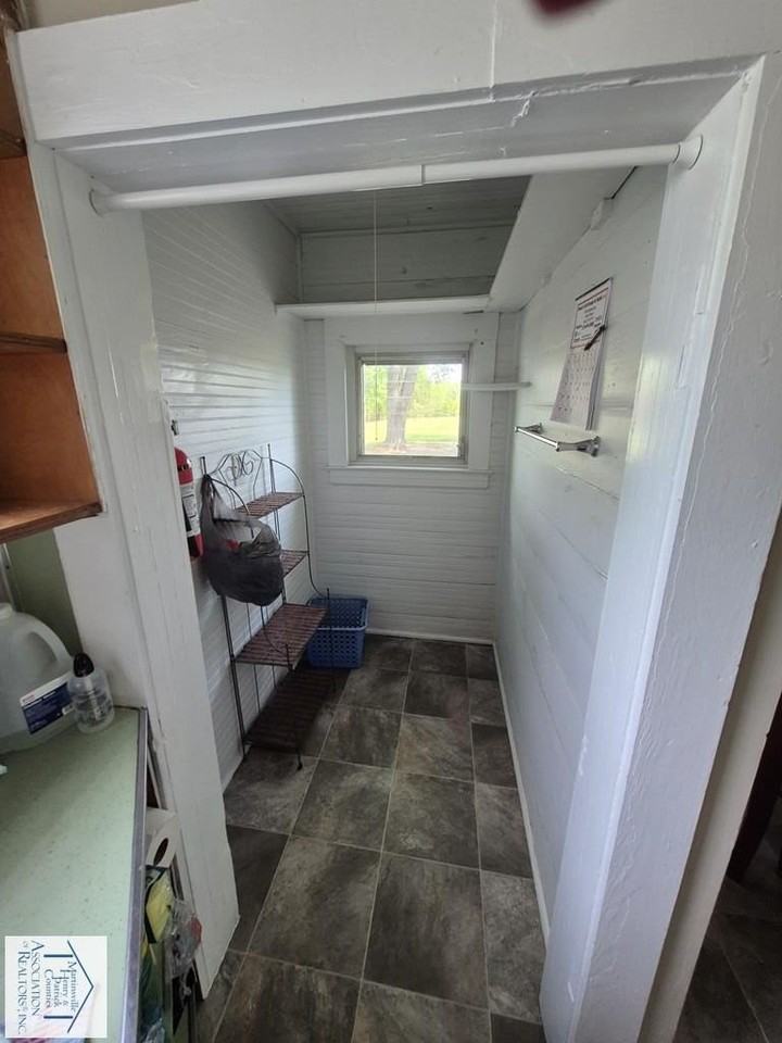 82 Maple Leaf Rd - Photo 3 of 9