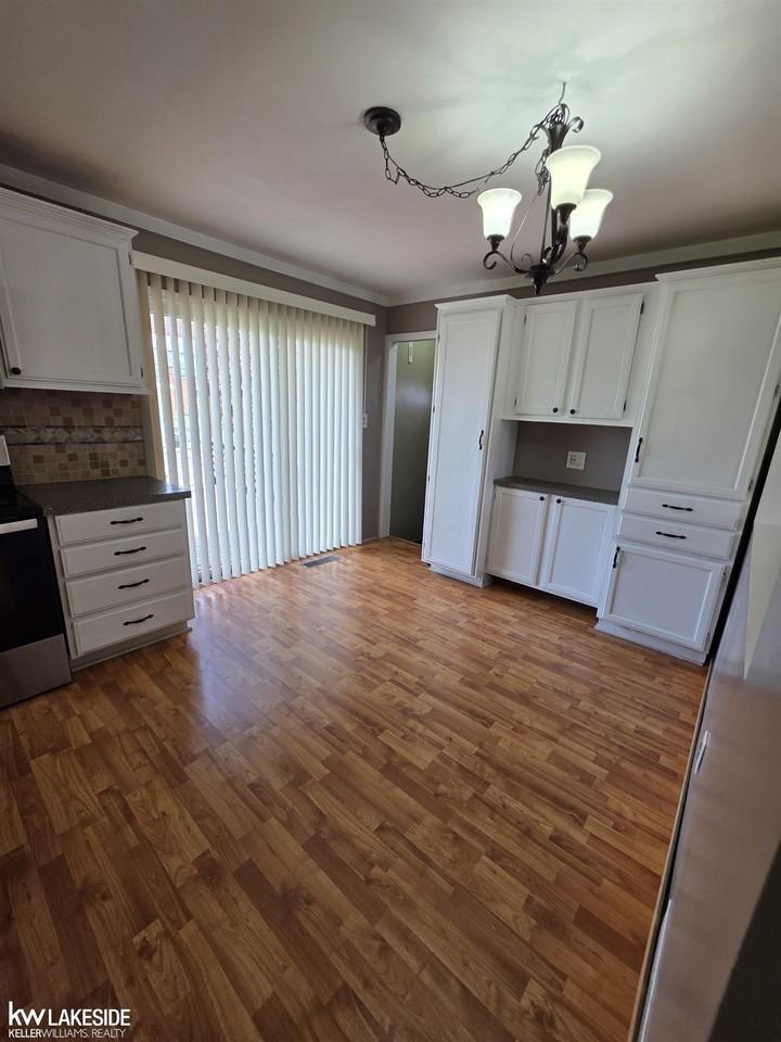 30541 Bluehill St - Photo 4 of 16