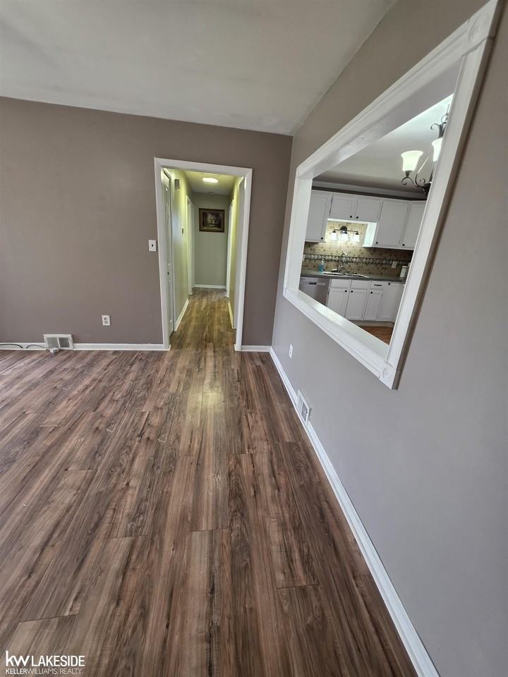 30541 Bluehill St - Photo 5 of 16