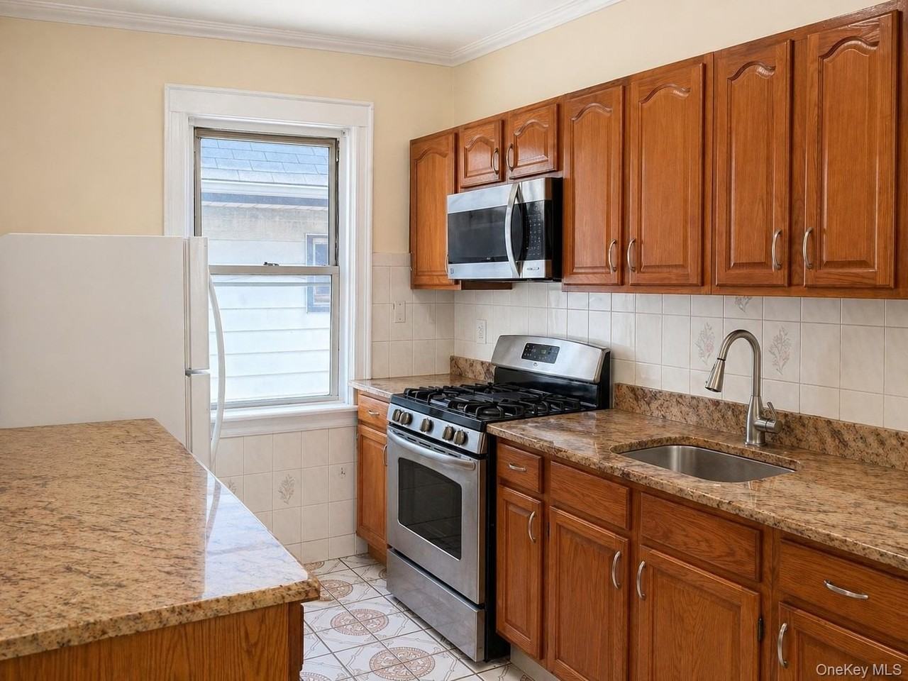 9032 179th St #2ndFL - Photo 7 of 11