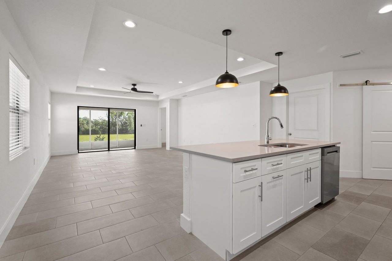 1392 San Cristobal Ave - Photo 3 of 22