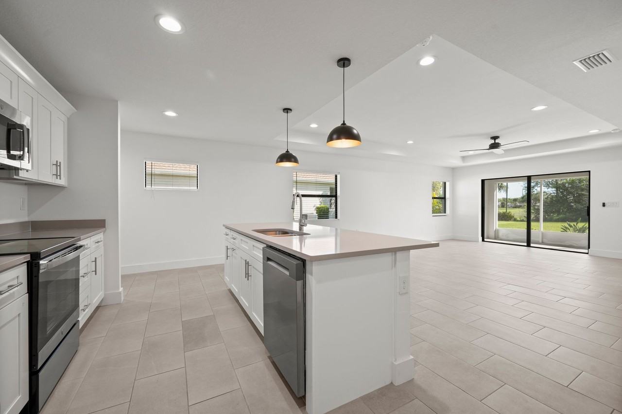 1392 San Cristobal Ave - Photo 4 of 22