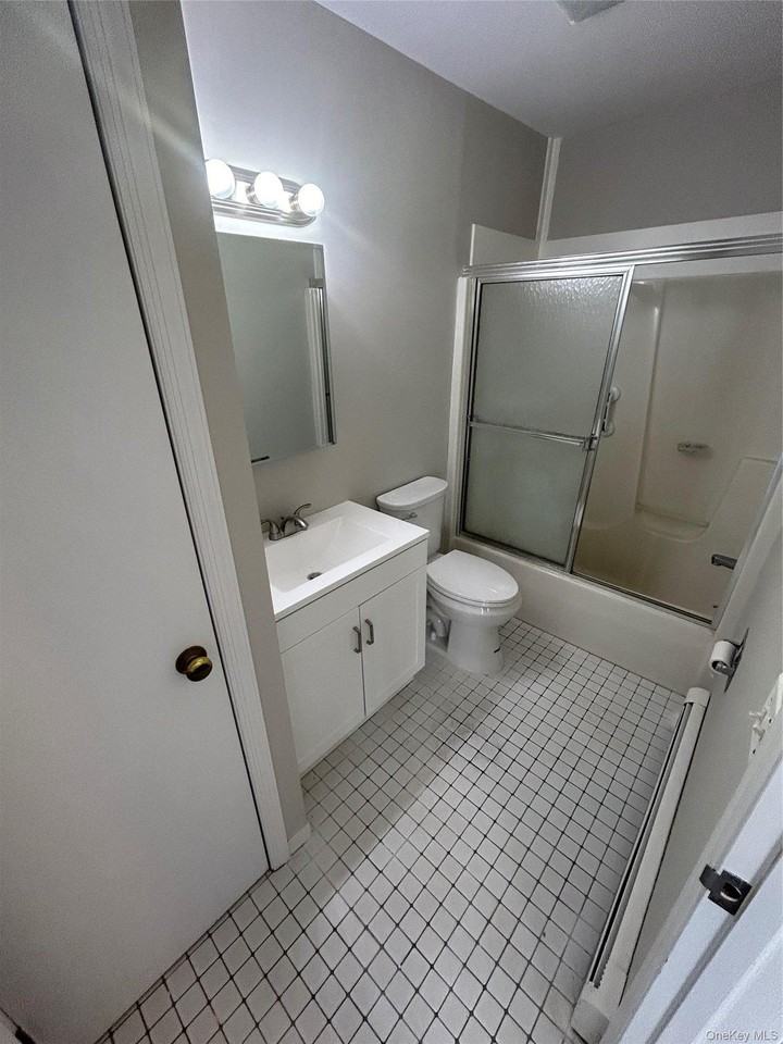 944 Union St #B - Photo 5 of 9