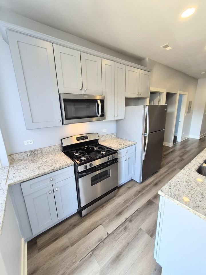 6210 S Eberhart Ave #1N - Photo 2 of 14