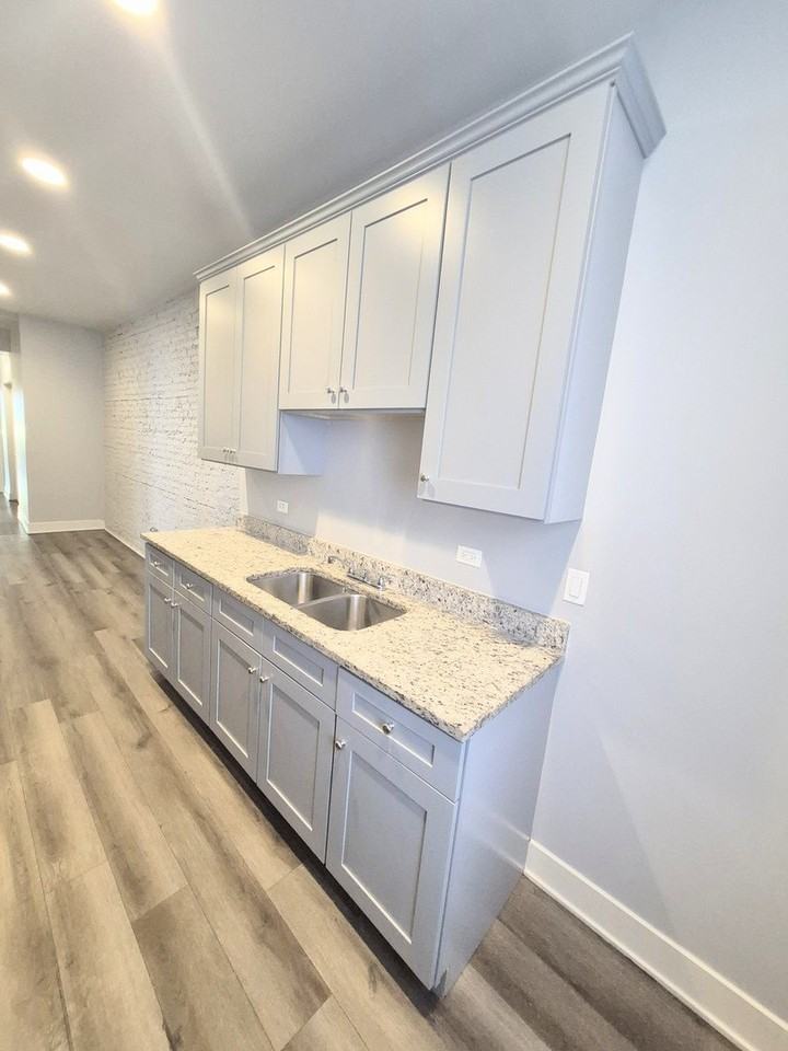 6210 S Eberhart Ave #1N - Photo 3 of 14