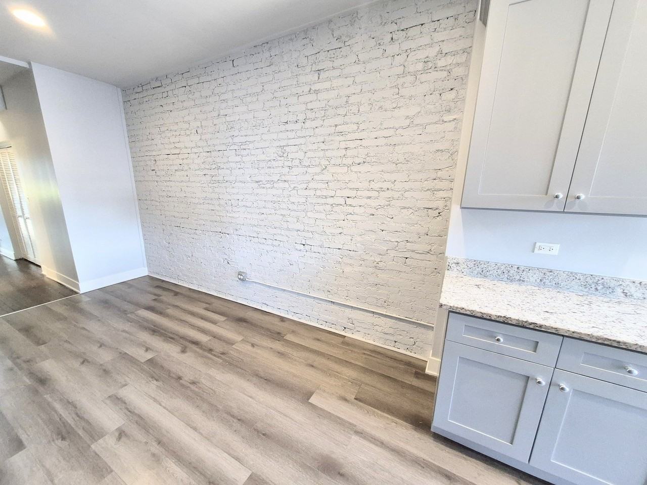 6210 S Eberhart Ave #1N - Photo 5 of 14