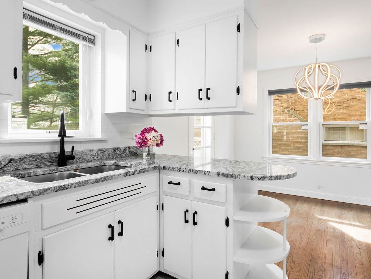 8727 Hamlin Ave - Photo 7 of 25