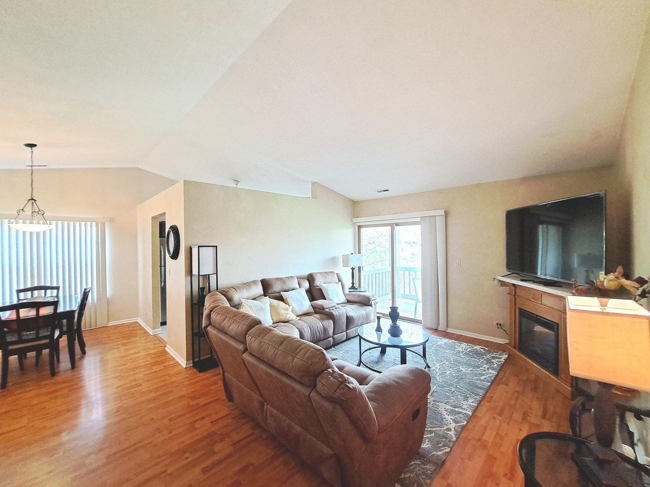 216 Stoneybrook Ln #2C - Photo 2 of 8