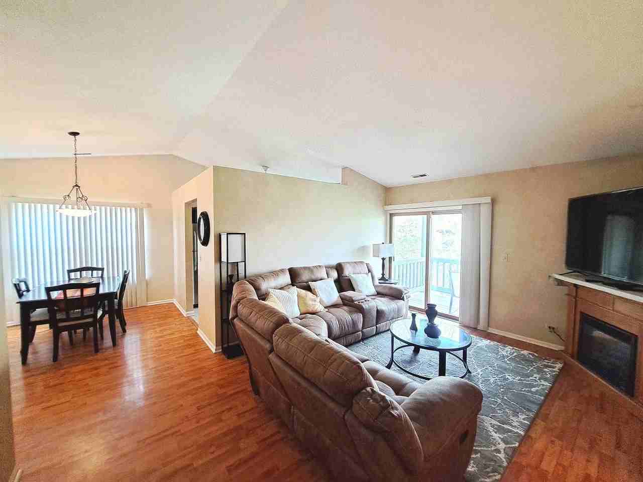 216 Stoneybrook Ln #2C - Photo 6 of 8