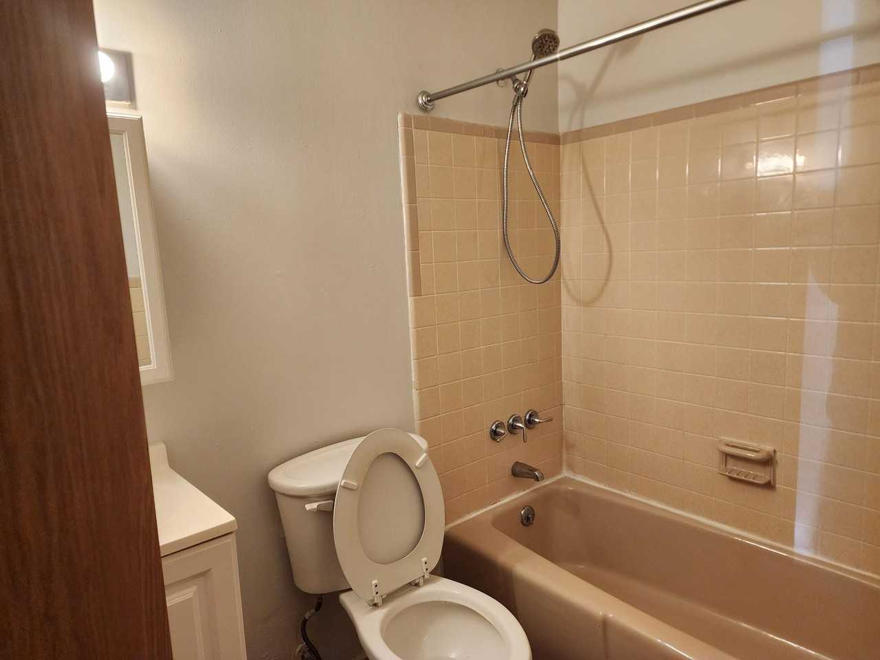 17 Alexander DriveUnit 14 #14 - Photo 5 of 5