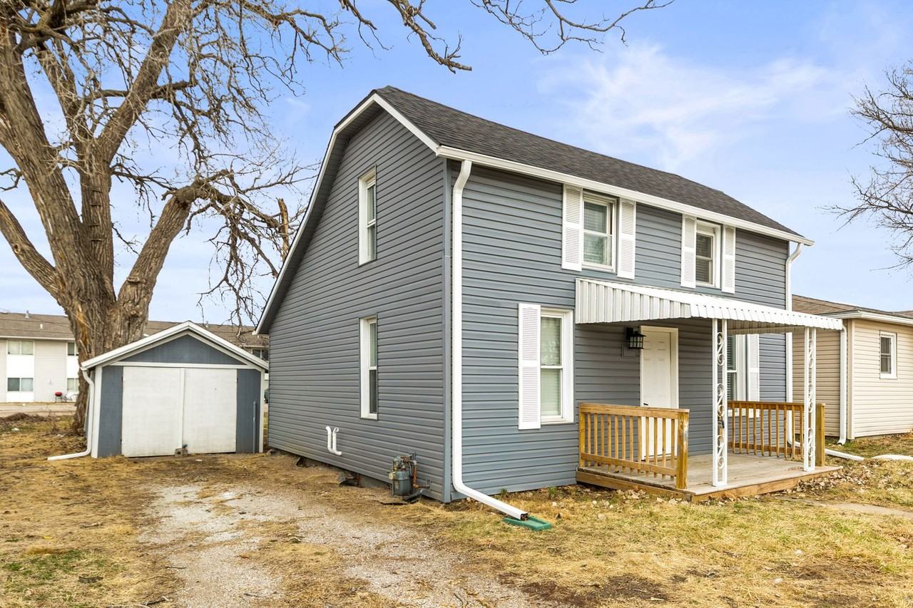 1634 Avenue A - Photo 2 of 25