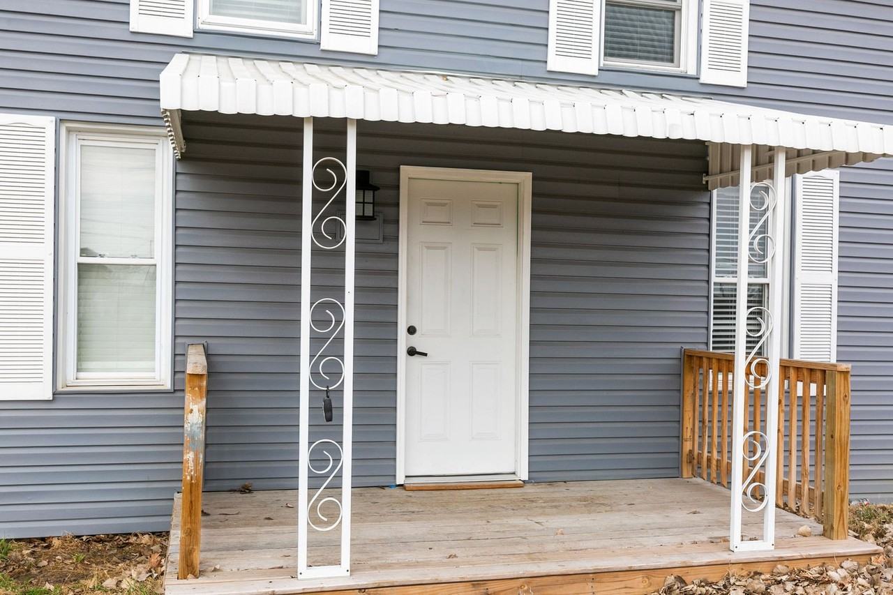 1634 Avenue A - Photo 3 of 25