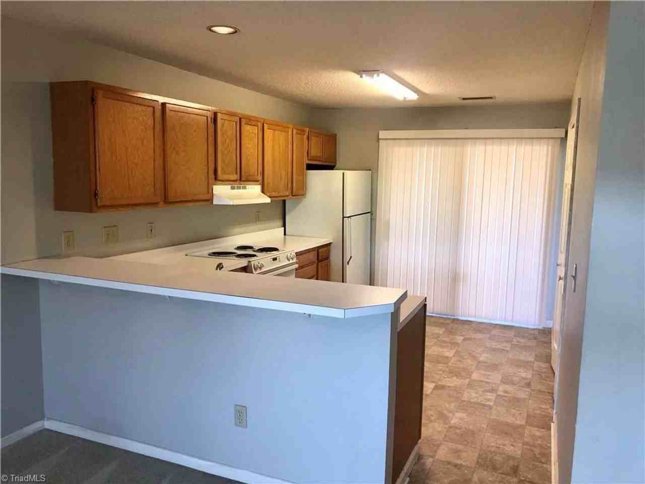 214 English Ct - Photo 5 of 13