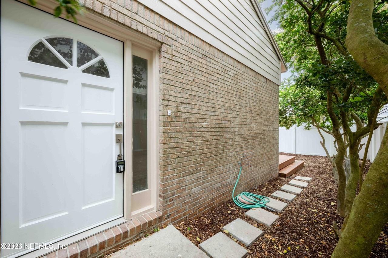 176 E Coast Dr - Photo 2 of 37