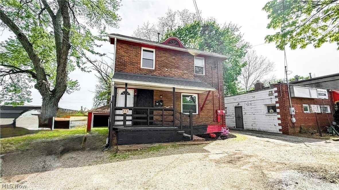 958 E Wilbeth Rd #LOWER