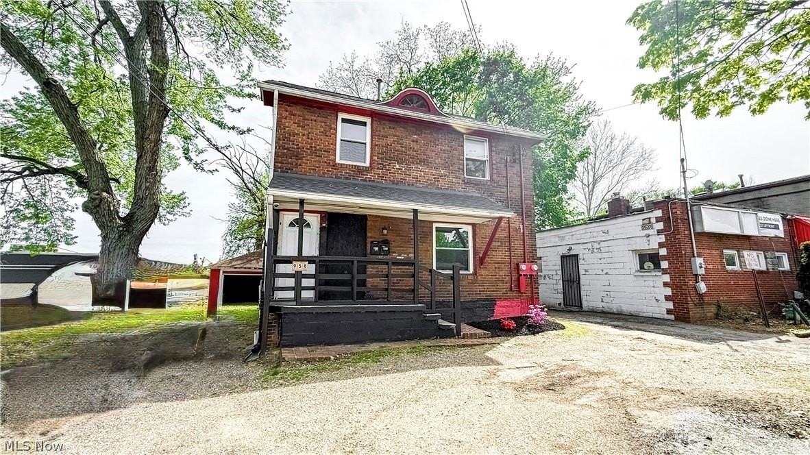 958 E Wilbeth Rd #UPPER