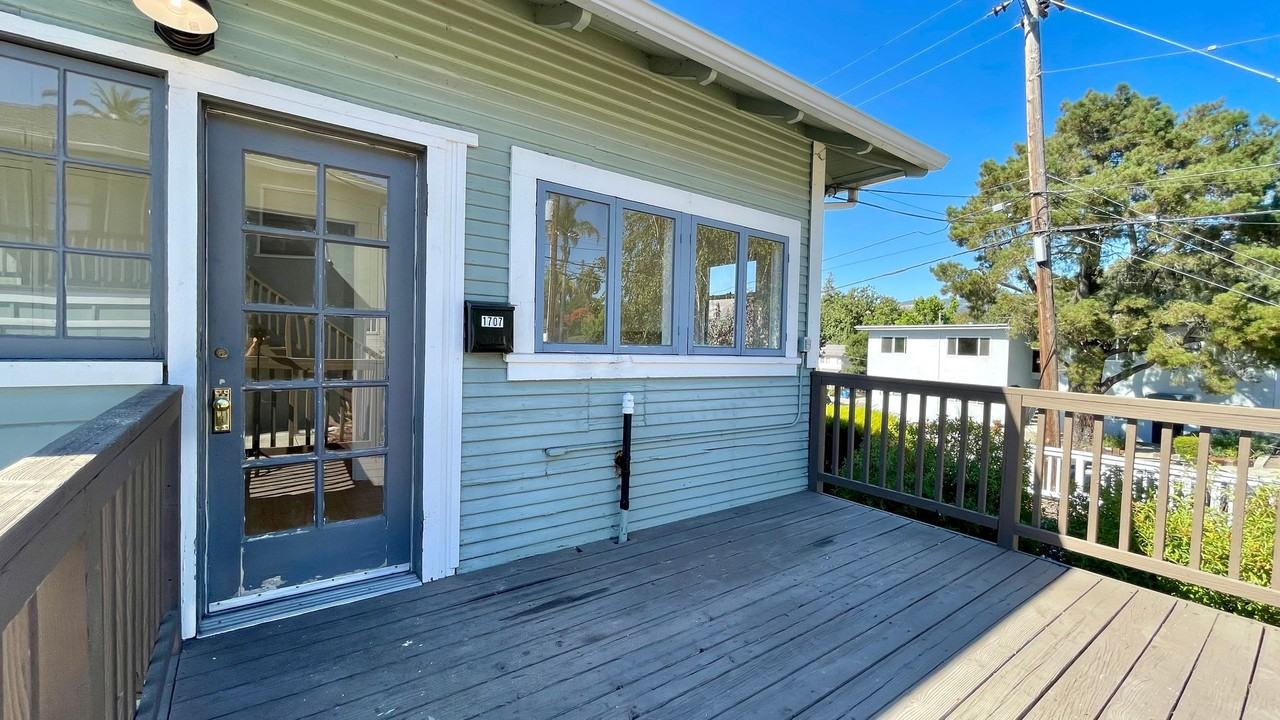 1707 Santa Rosa St - Photo 3 of 12