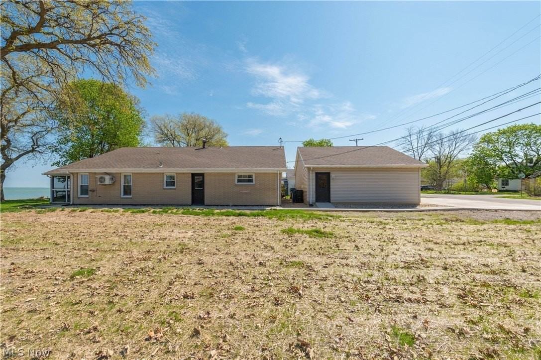 3844 Edgewater Dr - Photo 3 of 50