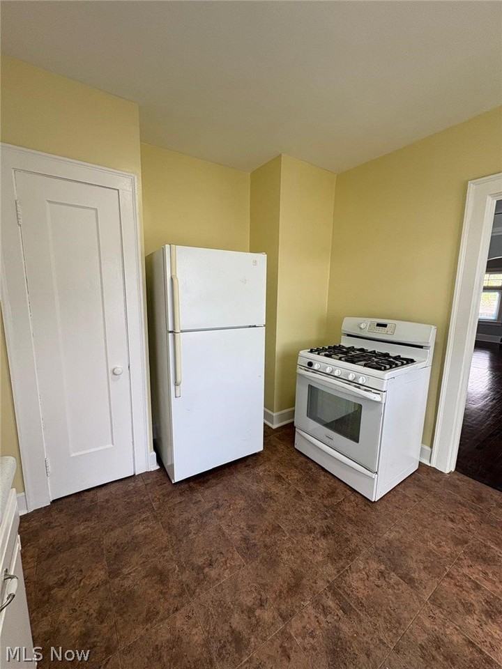 3704 W 138th St - Photo 5 of 9