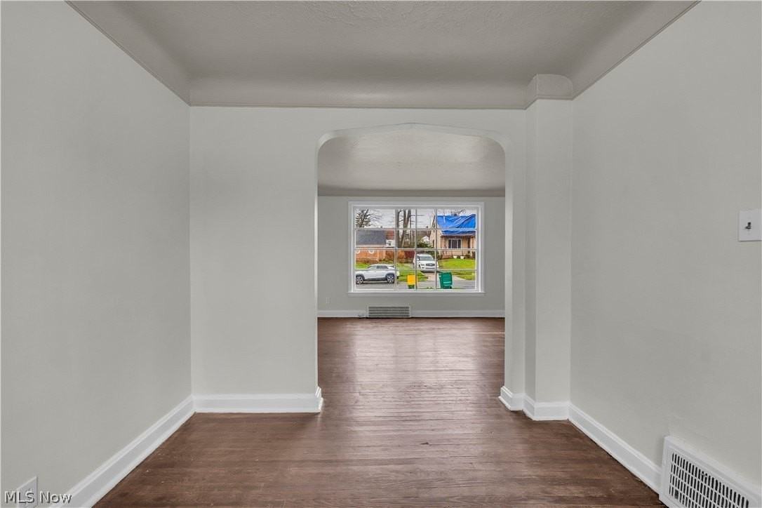 21206 Hillgrove Ave - Photo 7 of 27