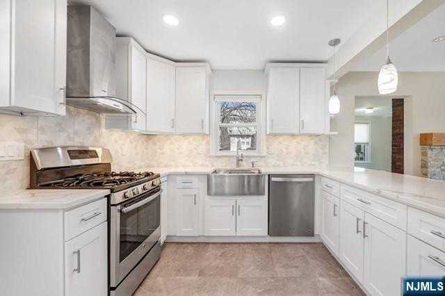 262 James St - Photo 4 of 26